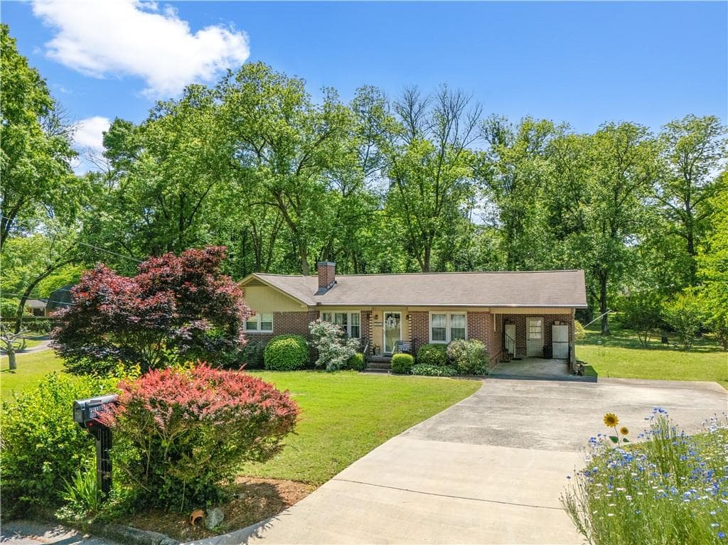 106 E Valley Rd