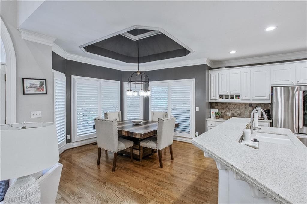 6 bedroom, 4 bathroom, 5,708 sq ft single family residence for sale at 10605 Oxford Mill Circle, Johns Creek, GA 30022 — photo 7