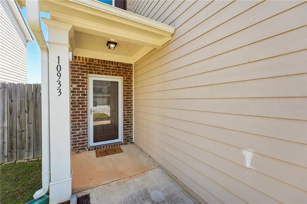 3 bedroom, 3 bathroom, 1,692 sq ft single family residence for sale at 10933 Wheeler Trace, Hampton, GA 30228 — photo 4