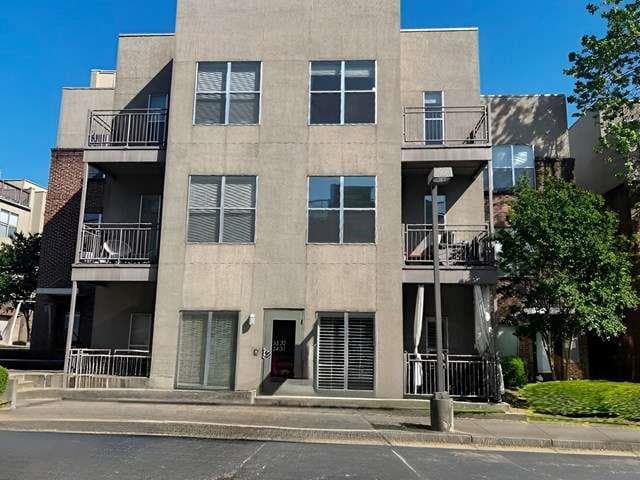 1 bedroom, 1 bathroom, 750 sq ft condominium for sale at 238 Walker Street 32, Atlanta, GA 30313 — photo 1 of 19