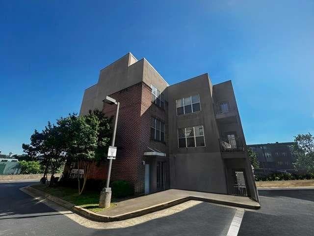 1 bedroom, 1 bathroom, 750 sq ft condominium for sale at 238 Walker Street 32, Atlanta, GA 30313 — photo 2