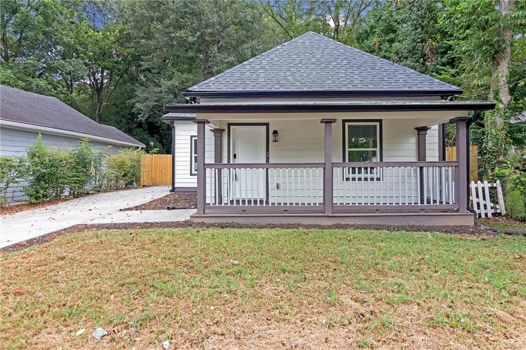 3 bedroom, 1 bathroom, 1,350 sq ft single family residence for sale at 1055 Mayson Turner Road, Atlanta, GA 30314 — photo 2