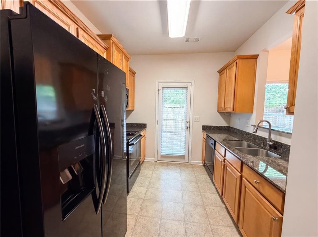 3 bedroom, 3 bathroom, 1,768 sq ft townhouse under contract at 471 Tufton Trail, Atlanta, GA 30354 — photo 2