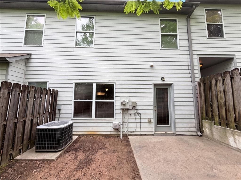 3 bedroom, 3 bathroom, 1,768 sq ft townhouse under contract at 471 Tufton Trail, Atlanta, GA 30354 — photo 5