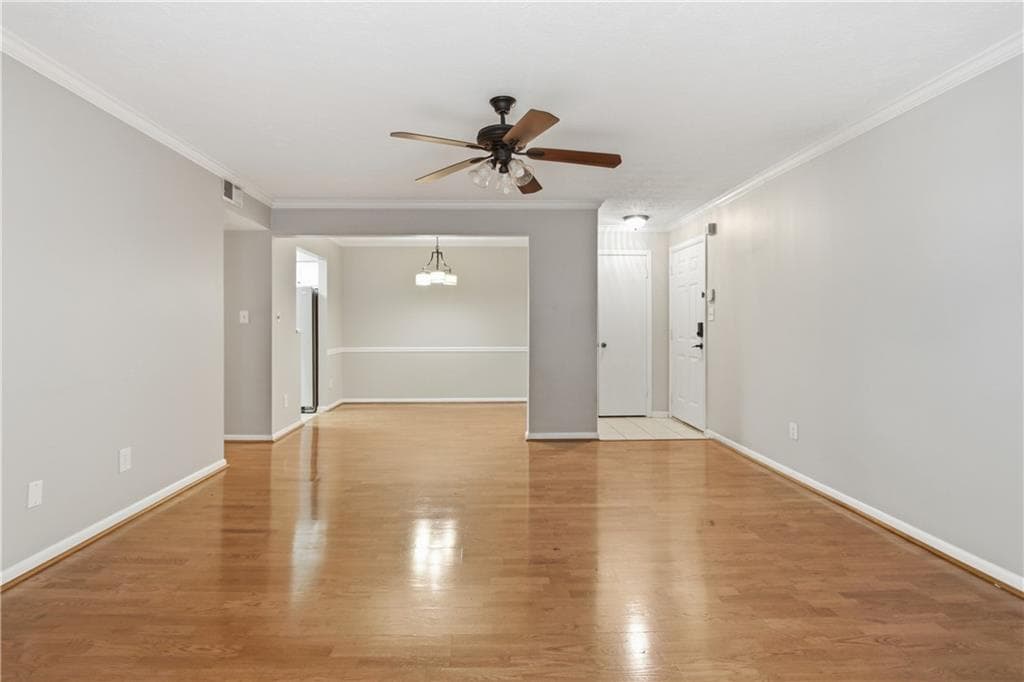 2 bedroom, 1 bathroom, 1,051 sq ft condominium for sale at 5145 Roswell Road 7, Atlanta, GA 30342 — photo 3