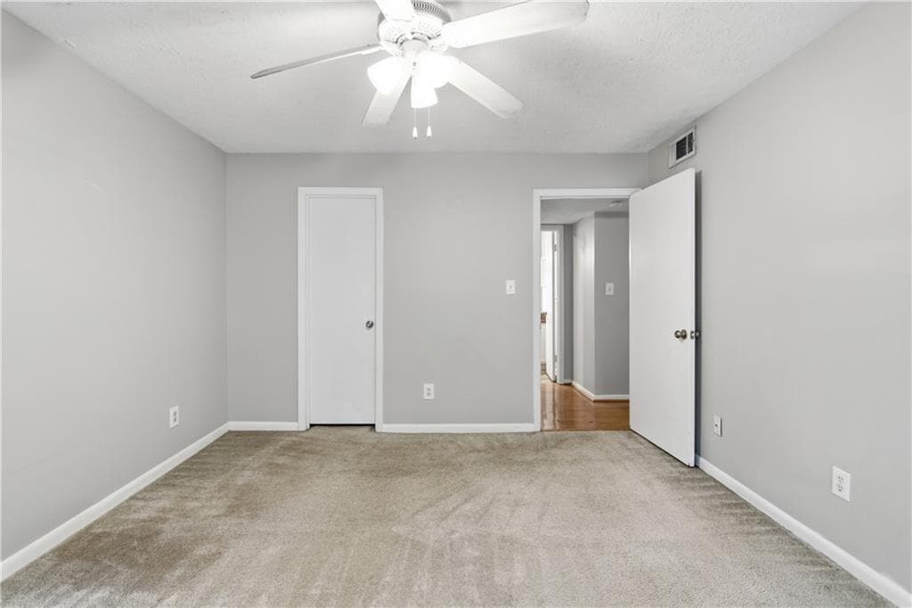 2 bedroom, 1 bathroom, 1,051 sq ft condominium for sale at 5145 Roswell Road 7, Atlanta, GA 30342 — photo 4