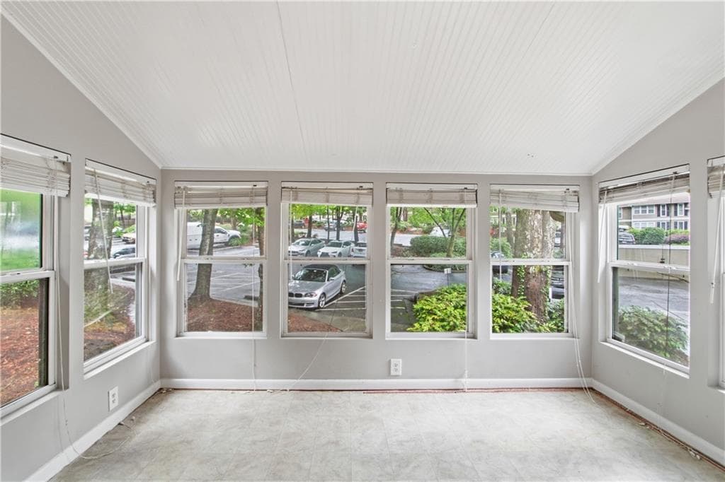 2 bedroom, 1 bathroom, 1,051 sq ft condominium for sale at 5145 Roswell Road 7, Atlanta, GA 30342 — photo 9