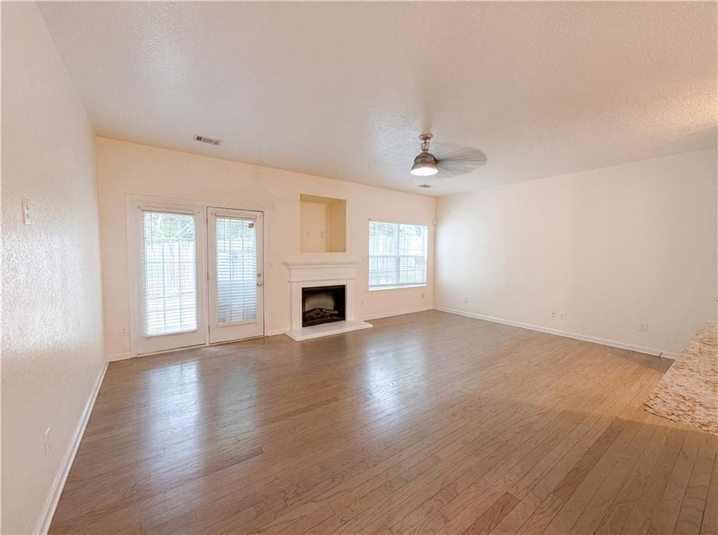 3 bedroom, 3 bathroom, 1,700 sq ft single family residence under contract at 5080 Windsor Forrest Lane, Atlanta, GA 30349 — photo 3