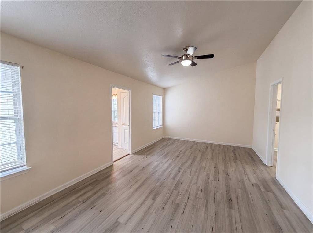 3 bedroom, 3 bathroom, 1,700 sq ft single family residence under contract at 5080 Windsor Forrest Lane, Atlanta, GA 30349 — photo 4