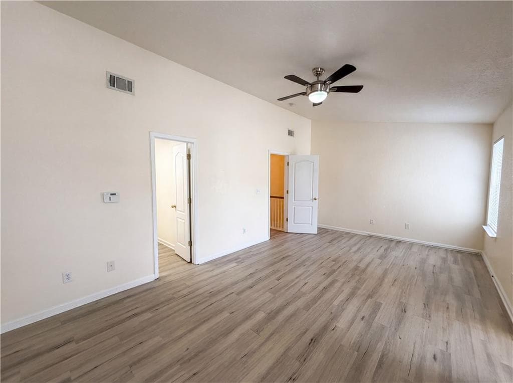 3 bedroom, 3 bathroom, 1,700 sq ft single family residence under contract at 5080 Windsor Forrest Lane, Atlanta, GA 30349 — photo 9