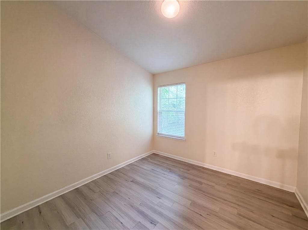 3 bedroom, 3 bathroom, 1,700 sq ft single family residence under contract at 5080 Windsor Forrest Lane, Atlanta, GA 30349 — photo 10