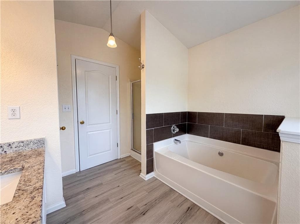 3 bedroom, 3 bathroom, 1,700 sq ft single family residence under contract at 5080 Windsor Forrest Lane, Atlanta, GA 30349 — photo 6