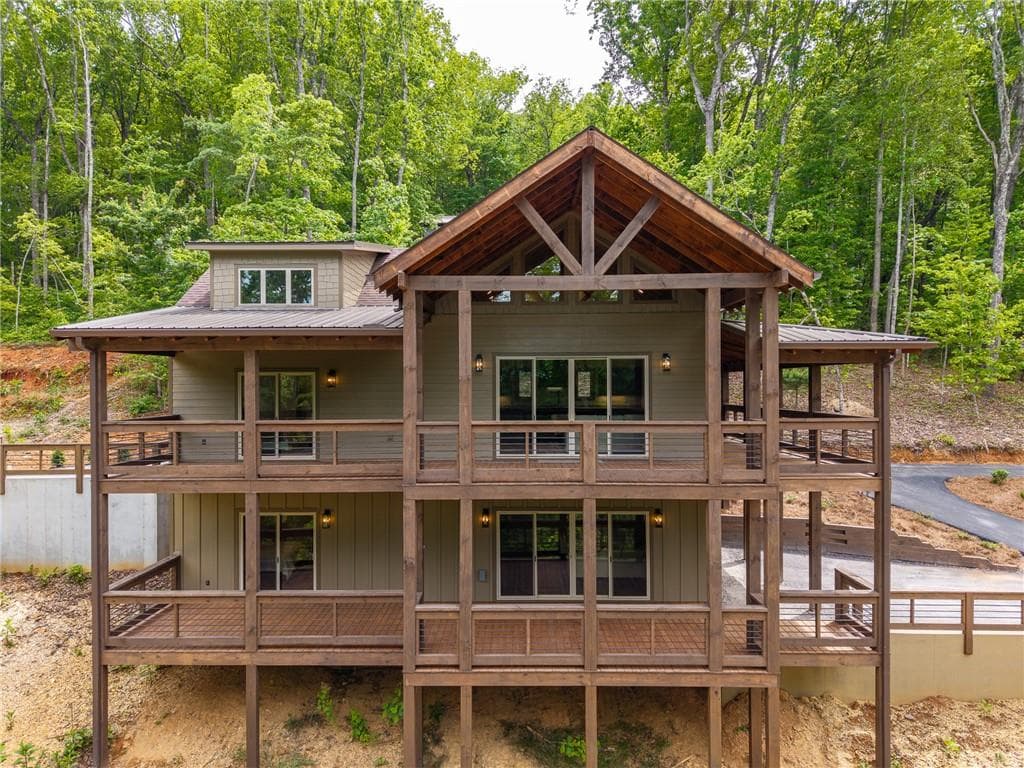 3 bedroom, 3 bathroom, 2,352 sq ft single family residence sold at 148 Virginia Drive, Blue Ridge, GA 30513