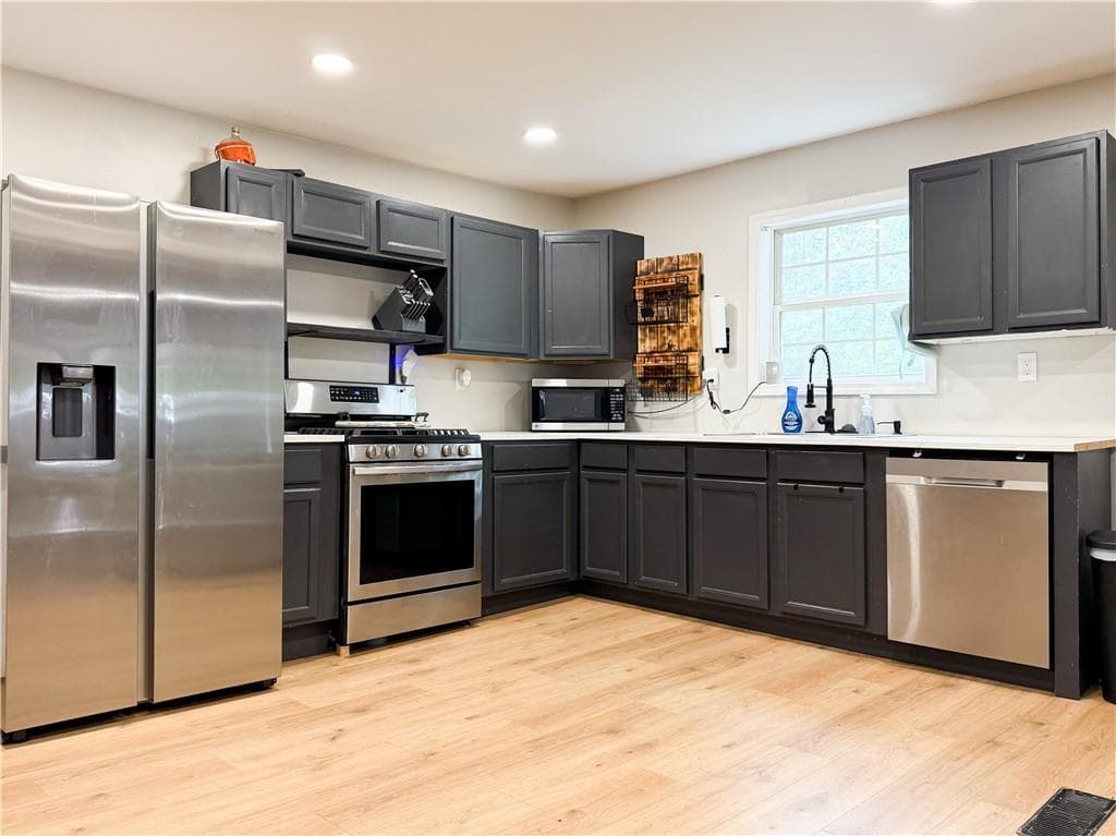 3 bedroom, 2 bathroom, 1,510 sq ft single family residence for sale at 7072 Cantrell Road, Douglasville, GA 30135 — photo 3