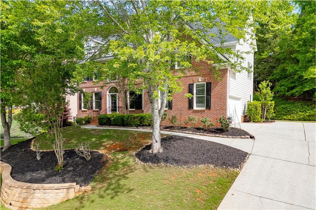 6 bedroom, 5 bathroom, 4,835 sq ft single family residence for sale at 272 Lostwood Trail, Sugar Hill, GA 30518 — photo 2