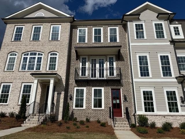 4 bedroom, 4 bathroom, 2,400 sq ft townhouse under contract at 1502 Westend Way 331, Cumming, GA 30041
