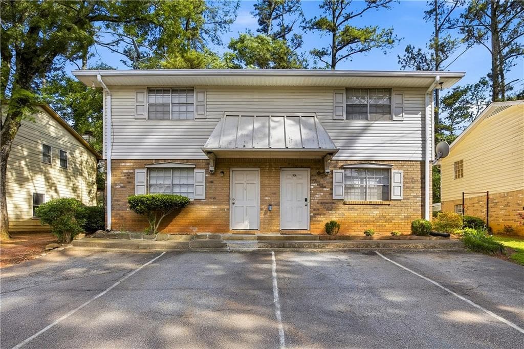 2 bedroom, 2 bathroom, 1,224 sq ft home for sale at 936 Six Oaks Circle A, Norcross, GA