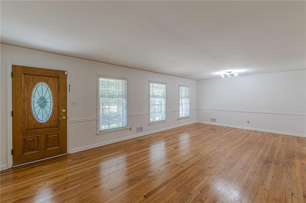 3 bedroom, 2 bathroom, 1,428 sq ft single family residence for sale at 3483 Scenic Drive, East Point, GA 30344 — photo 6