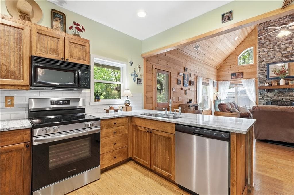 3 bedroom, 3 bathroom, 2,548 sq ft single family residence for sale at 97 Cypress Circle, Ellijay, GA 30540 — photo 10