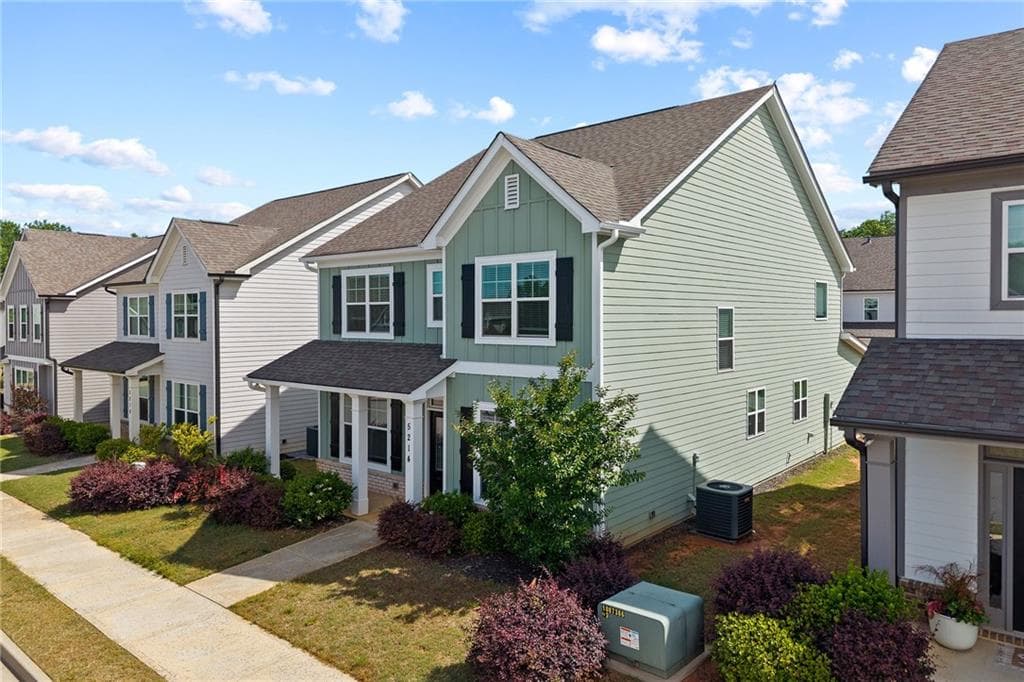 4 bedroom, 3 bathroom, 2,552 sq ft single family residence for sale at 5214 Blake Branch, Flowery Branch, GA 30542 — photo 3