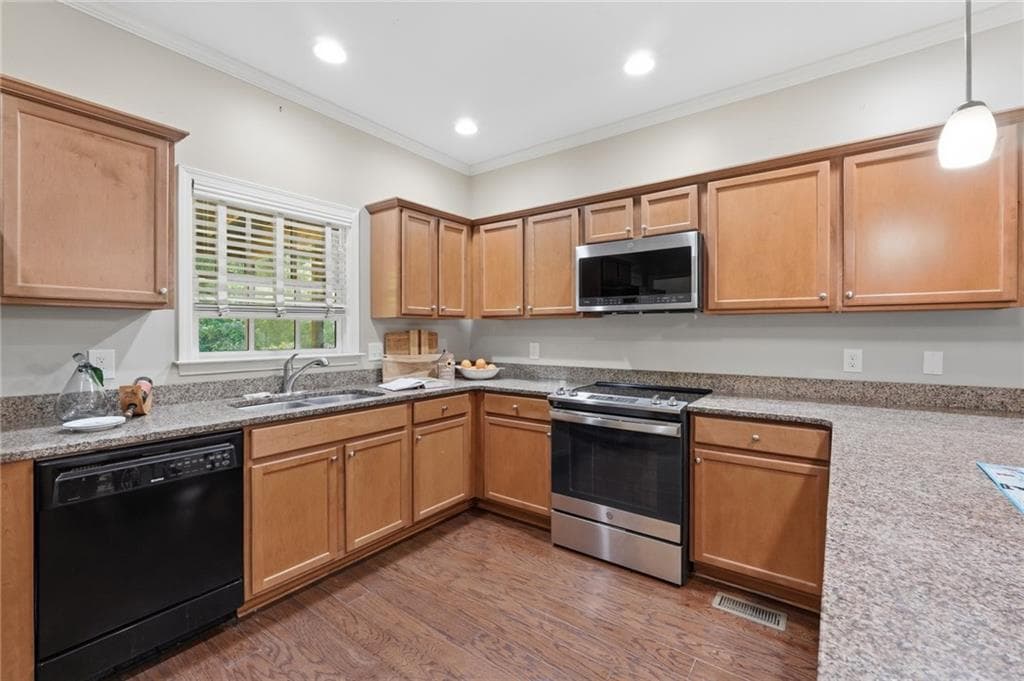 5 bedroom, 4 bathroom, 3,087 sq ft single family residence for sale at 35 Etowah Drive, Cartersville, GA 30120 — photo 7
