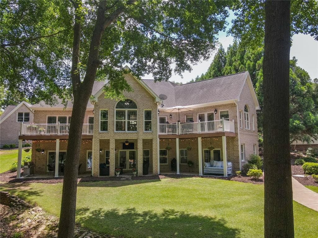 5 bedroom, 6 bathroom, 5,338 sq ft single family residence sold at 305 Lakeshore Drive, Hartwell, GA 30643
