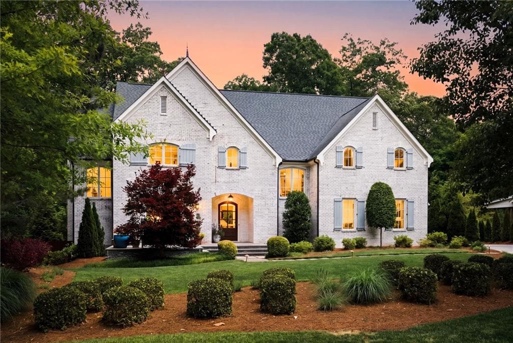 7 bedroom, 7 bathroom, 6,353 sq ft single family residence under contract at 6321 Hunting Creek Road, Sandy Springs, GA 30328 — photo 3