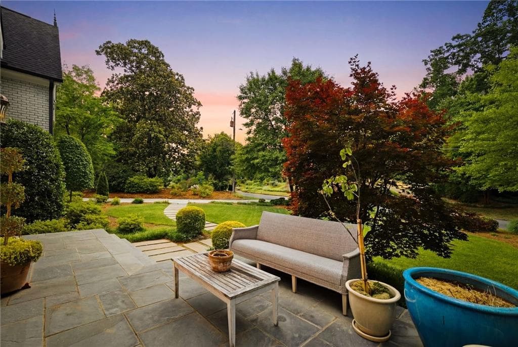 7 bedroom, 7 bathroom, 6,353 sq ft single family residence under contract at 6321 Hunting Creek Road, Sandy Springs, GA 30328 — photo 6