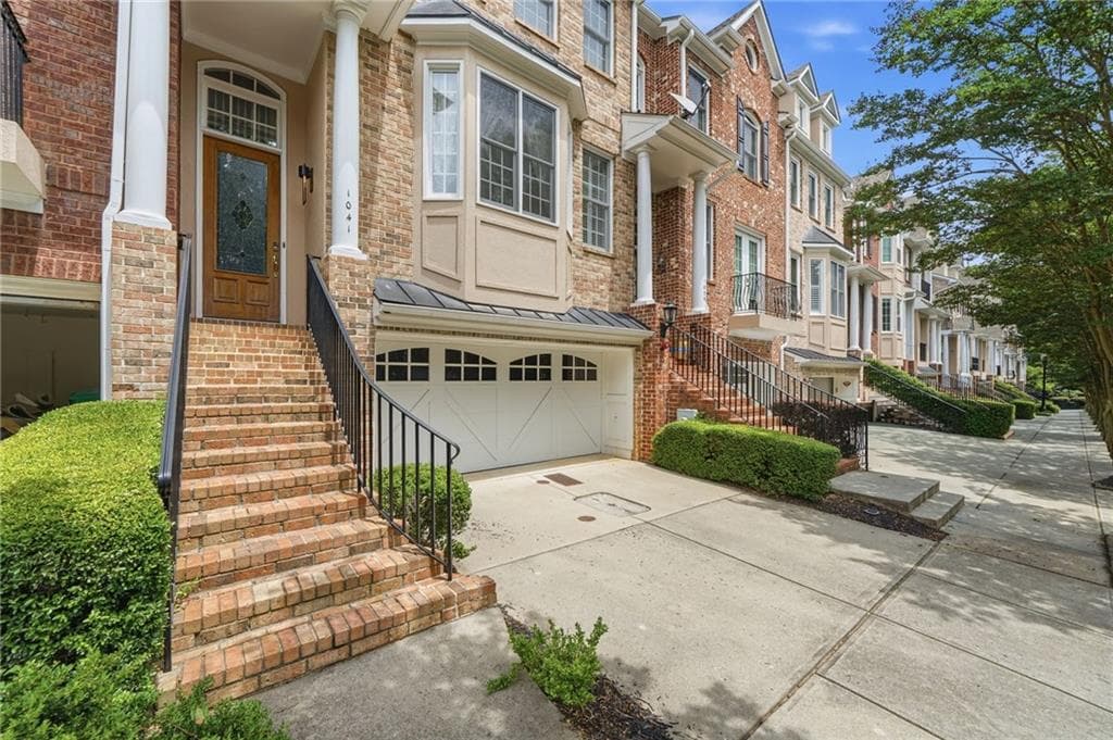 4 bedroom, 4 bathroom, 3,275 sq ft townhouse for sale at 1041 Emory Parc Place, Decatur, GA 30033 — photo 2