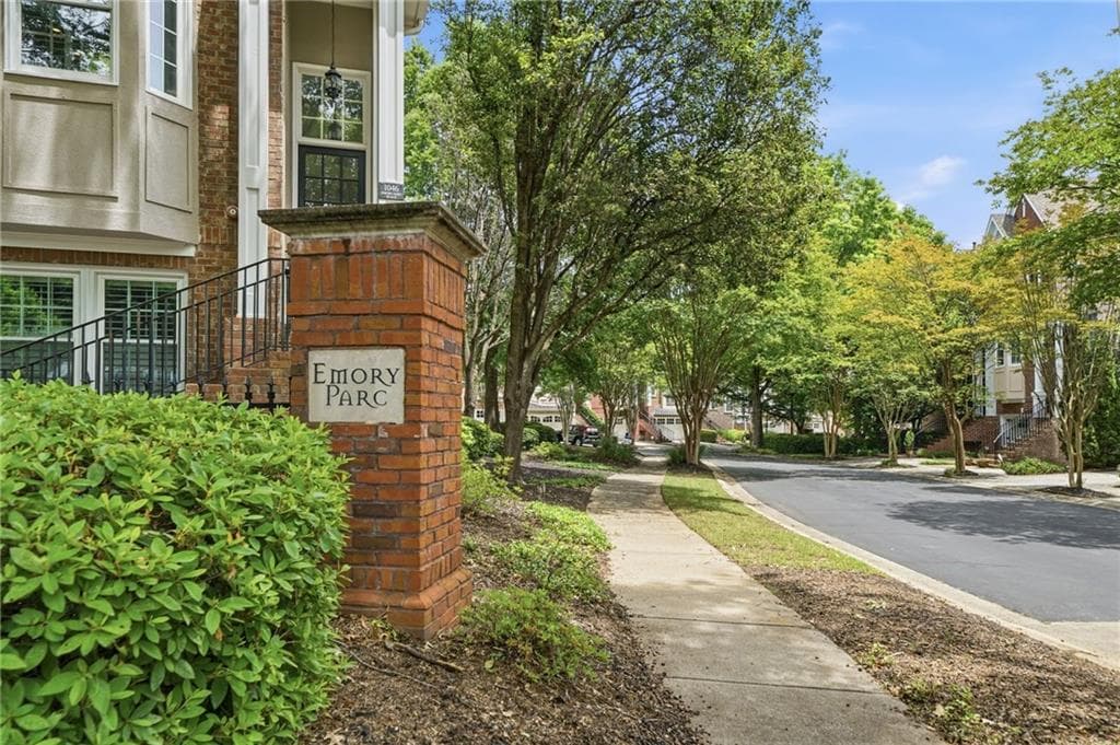4 bedroom, 4 bathroom, 3,275 sq ft townhouse for sale at 1041 Emory Parc Place, Decatur, GA 30033 — photo 3