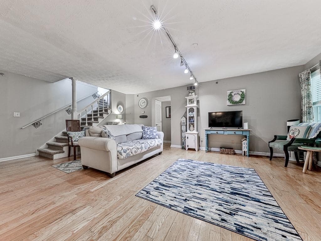 1 bedroom, 1 bathroom, 1,092 sq ft condominium for sale at 3960 Riverlook Parkway 102, Marietta, GA 30067 — photo 6