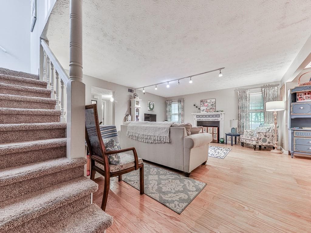 1 bedroom, 1 bathroom, 1,092 sq ft condominium for sale at 3960 Riverlook Parkway 102, Marietta, GA 30067 — photo 8