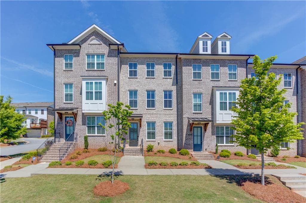 3 bedroom, 4 bathroom, 2,044 sq ft townhouse sold at 4510 Sims Park Ovlk, Suwanee, GA 30024
