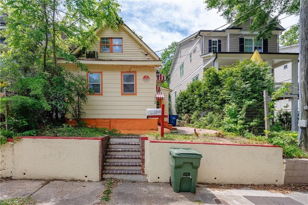 4 bedroom, 2 bathroom, 900 sq ft single family residence for sale at 1068 Snyder Street, Atlanta, GA 30318 — photo 2