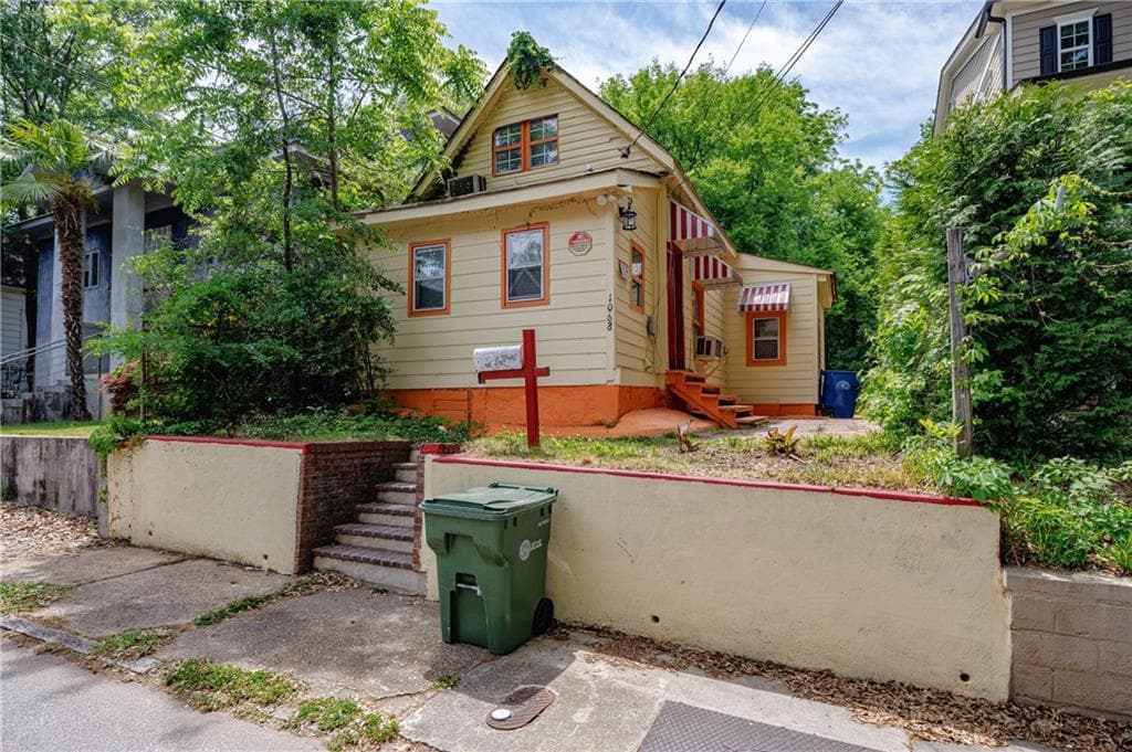 4 bedroom, 2 bathroom, 900 sq ft single family residence for sale at 1068 Snyder Street, Atlanta, GA 30318 — photo 7