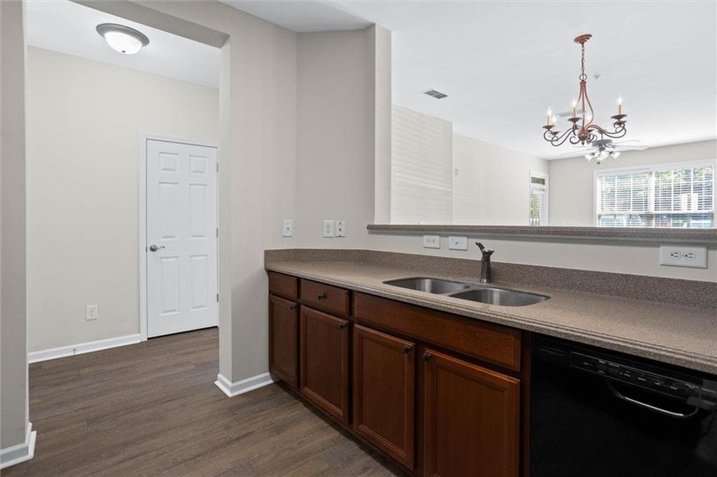 2 bedroom, 2 bathroom, 1,175 sq ft condominium for sale at 4805 W Village Way 1108, Smyrna, GA 30080 — photo 7
