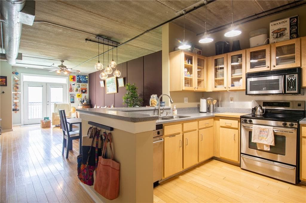 2 bedroom, 1 bathroom, 1,094 sq ft condominium for rent at 800 Peachtree Street 1409, Atlanta, GA 30308 for $2,150 a month — photo 3