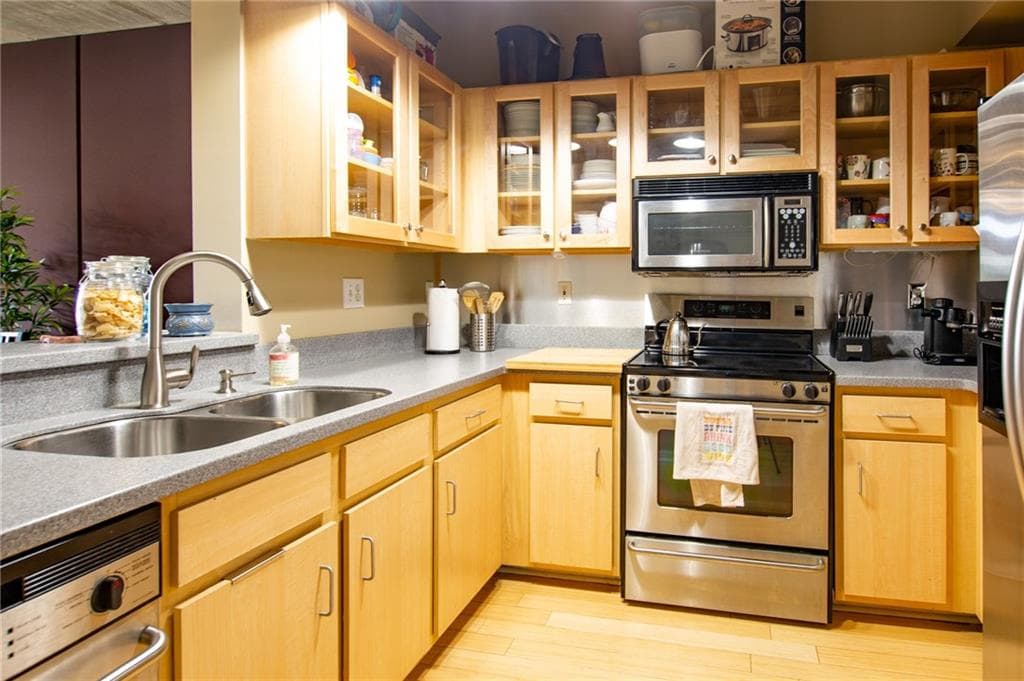 2 bedroom, 1 bathroom, 1,094 sq ft condominium for rent at 800 Peachtree Street 1409, Atlanta, GA 30308 for $2,150 a month — photo 4