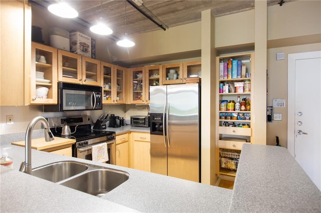 2 bedroom, 1 bathroom, 1,094 sq ft condominium for rent at 800 Peachtree Street 1409, Atlanta, GA 30308 for $2,150 a month — photo 5