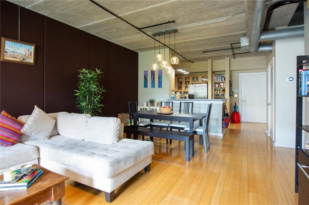 2 bedroom, 1 bathroom, 1,094 sq ft condominium for rent at 800 Peachtree Street 1409, Atlanta, GA 30308 for $2,150 a month — photo 7