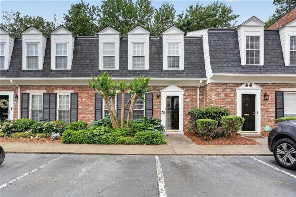 2 bedroom, 3 bathroom, 1,320 sq ft townhouse under contract at 5 Spinning House Place, Atlanta, GA 30318 — photo 4