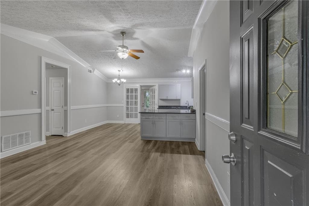 4 bedroom, 2 bathroom, 1,656 sq ft single family residence under contract at 360 hemlock Drive, Lawrenceville, GA 30046 — photo 3