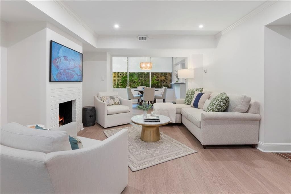 1 bedroom, 2 bathroom, 1,160 sq ft condominium under contract at 1325 Peachtree Street G2, Atlanta, GA 30309 — photo 2