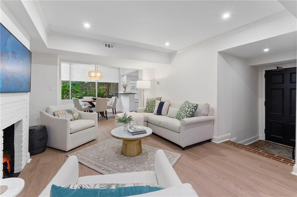 1 bedroom, 2 bathroom, 1,160 sq ft condominium under contract at 1325 Peachtree Street G2, Atlanta, GA 30309 — photo 3