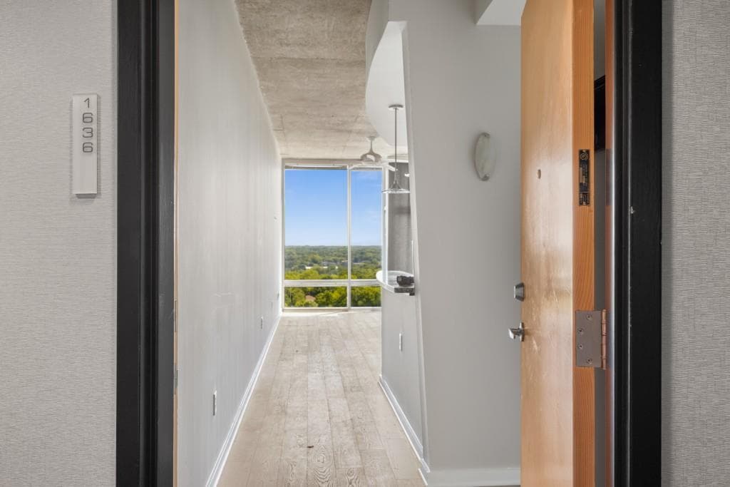 1 bedroom, 1 bathroom, 665 sq ft condominium for sale at 923 Peachtree Street 1636, Atlanta, GA 30309 — photo 3