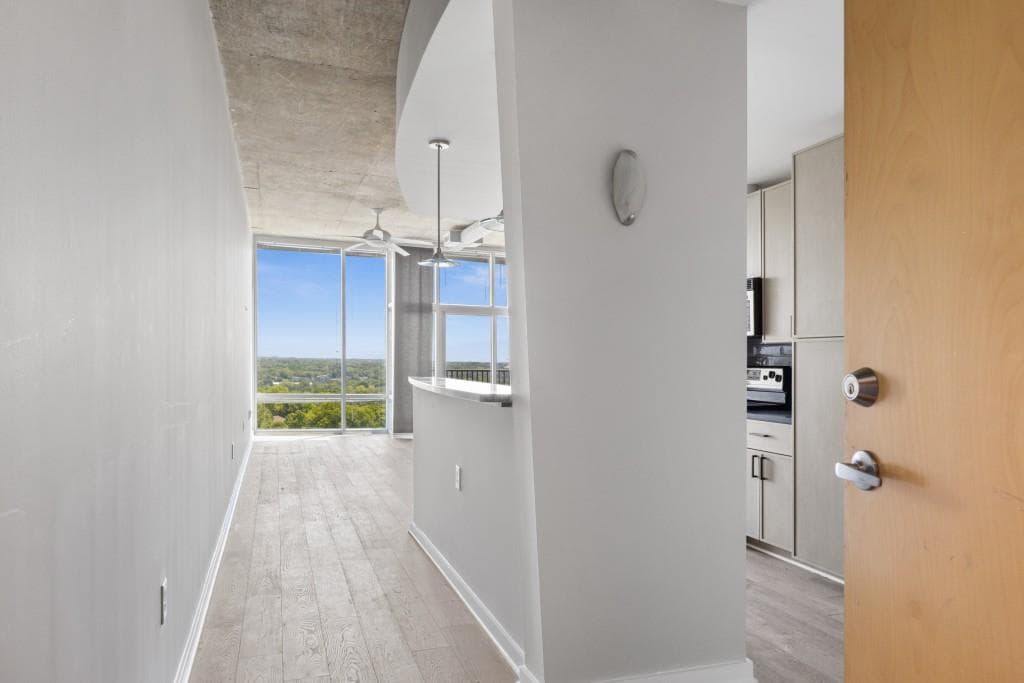 1 bedroom, 1 bathroom, 665 sq ft condominium for sale at 923 Peachtree Street 1636, Atlanta, GA 30309 — photo 4