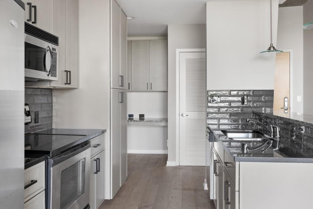 1 bedroom, 1 bathroom, 665 sq ft condominium for sale at 923 Peachtree Street 1636, Atlanta, GA 30309 — photo 6