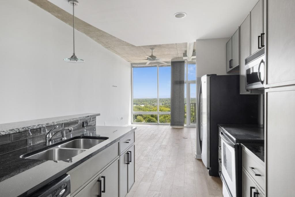 1 bedroom, 1 bathroom, 665 sq ft condominium for sale at 923 Peachtree Street 1636, Atlanta, GA 30309 — photo 9