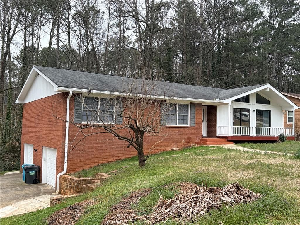 5 bedroom, 3 bathroom, 2,561 sq ft single family residence for sale at 5252 Enchanted Cove, Lilburn, GA 30047 — photo 2