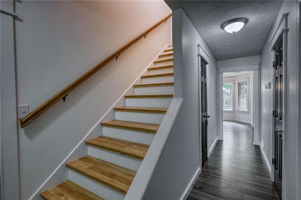 4 bedroom, 3 bathroom, 2,684 sq ft single family residence under contract at 455 Riverbend Drive, Mcdonough, GA 30252 — photo 8